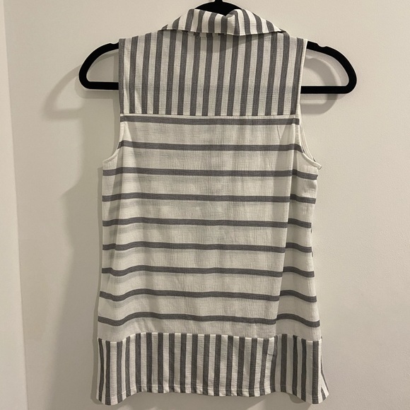 Linen collared blouse - Picture 2 of 3